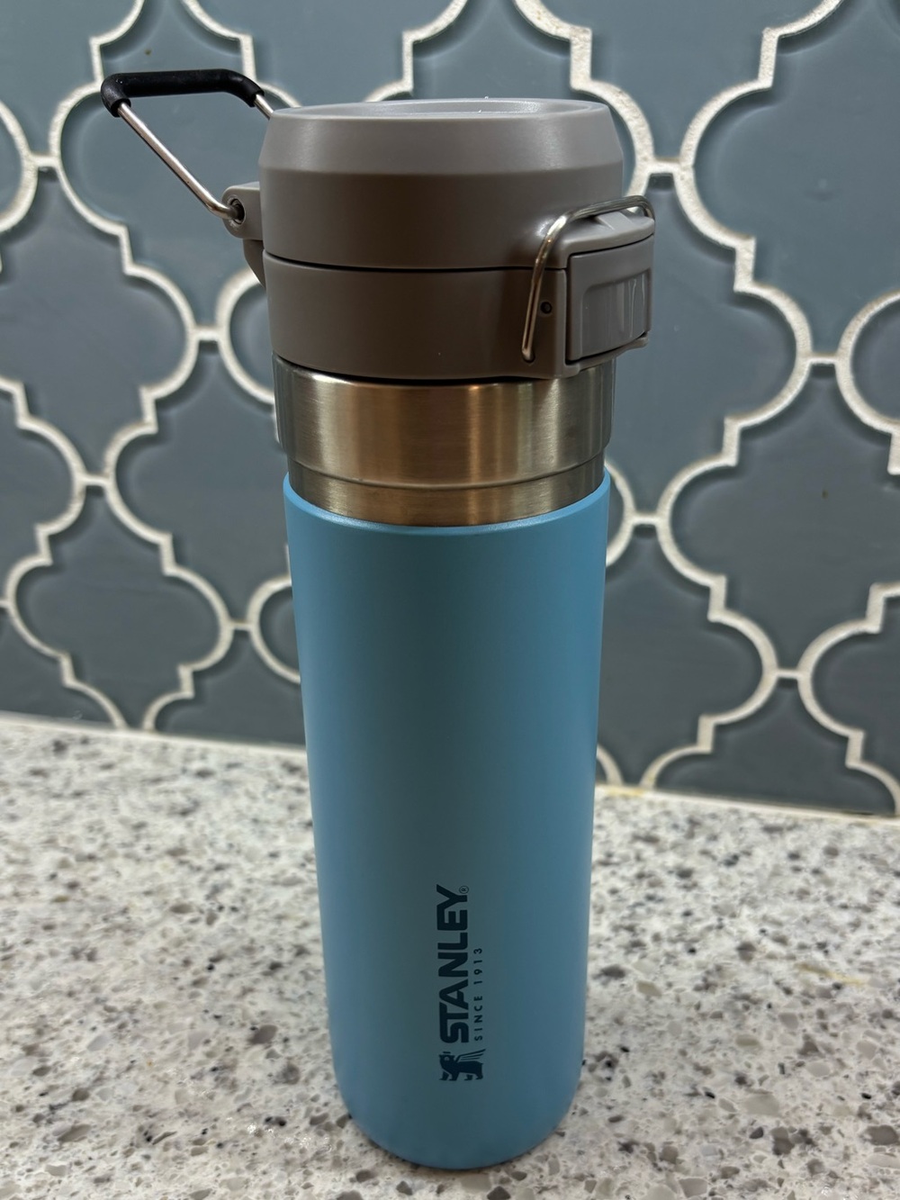 Stanley Quick Flip GO 24 oz Insulated Water Bottle Pool Blue Leakproof BPA-Free